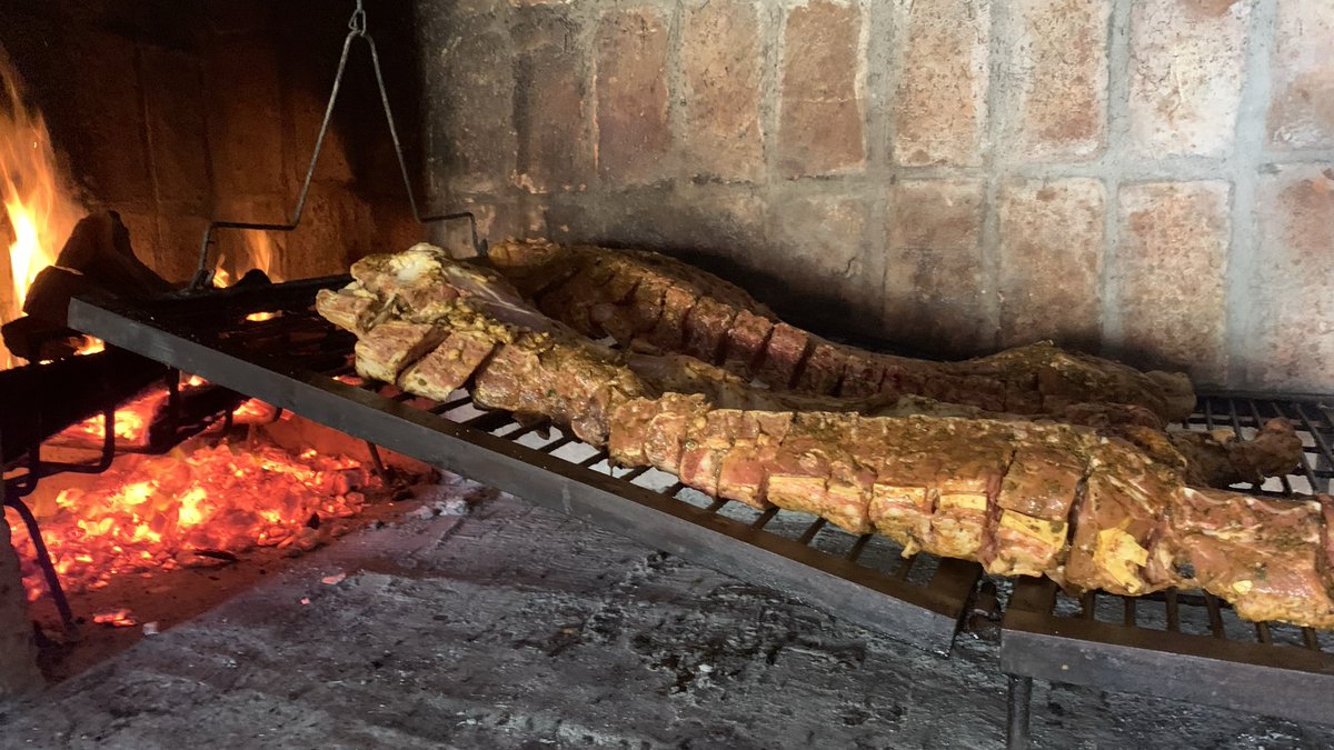 Charua0's tweet photo. Esto en 5’ ta pronto…
Y el que no sabe de parrilla no opine 🤣
Estimados #Amigos #Conocidos #Compañeros 
#Seguidores de esta #RED 
Les Deseo de todo corazón que este Nuevo Año que ya esta por llegar, nos encuentre fortalecidos, unidos , con BUENA SALUD, que es lo principal el resto viene solo.
Brindemos en familia o con amigos, levanten sus copas para recibir #Bendiciones 
Feliz y Prospero #Año2026 
Salu! 🥂