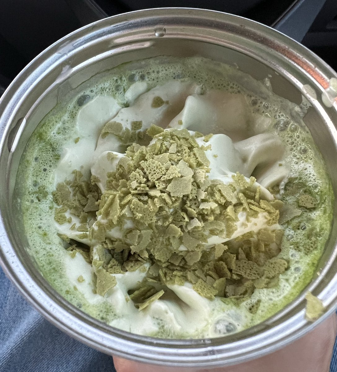 coropri1's tweet photo. スタバ納めは「玉露抹茶ティーラテ」にしました。
福袋2025でタンブラーデビューをして、18回使いました。
楽しい一年でした😆 https://t.co/ZR5aupYV1g