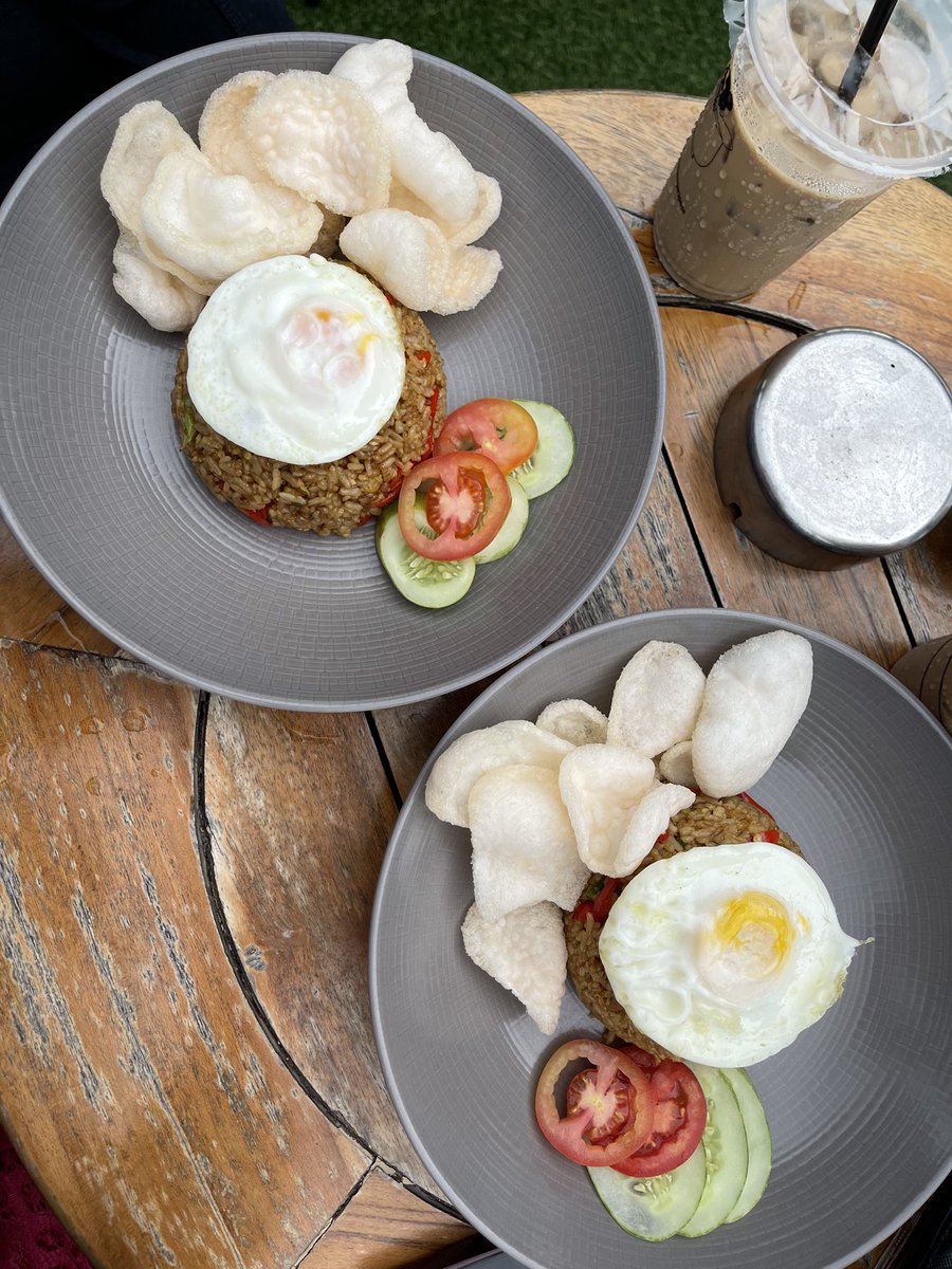 caibeeng's tweet image. tidak sabar menghadiri kondangan terus lanjut ngedate lagi sama pacarku🥰💐🌷🩷💗