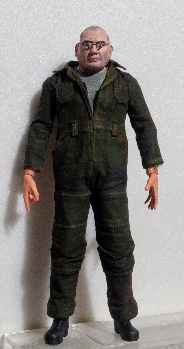 まだ完成ではないがここまでは出来た。 7インチフィギュアに6インチ