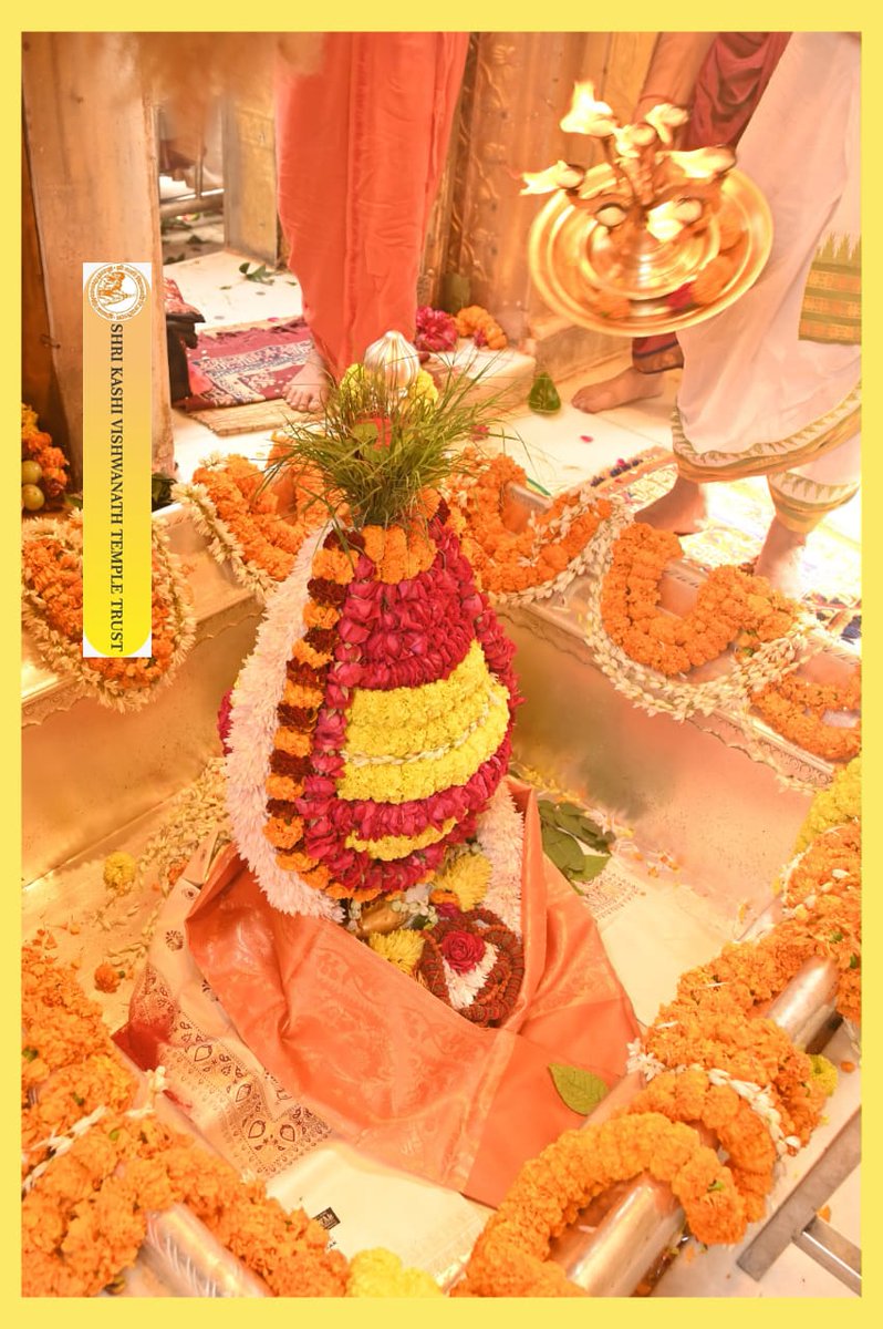 ShriVishwanath's tweet image. श्री काशी विश्वनाथ जी की मध्यान्ह-भोग आरती I 
#kashi #darshan #kashivishwanath #VishwanathDham #blessings