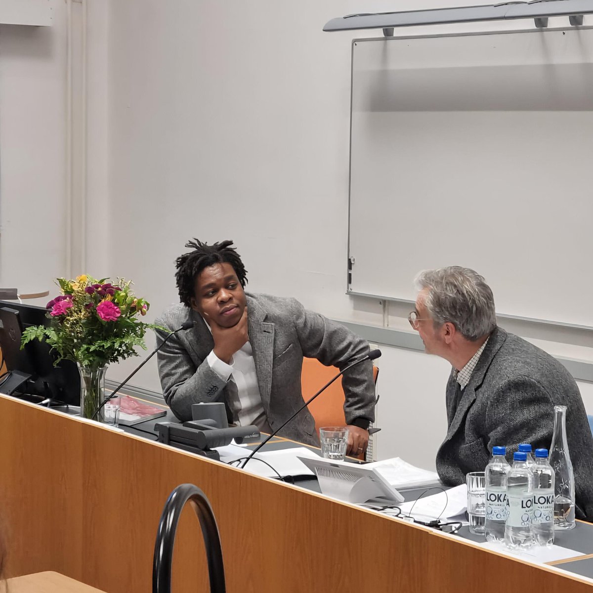 O Departamento de Arqueologia e Antropologia (DAA), a FLCS, a UEM e Moçambique acaba de ganhar mais um Doutor PhD Jossias Humbane! Viva! Parabéns.