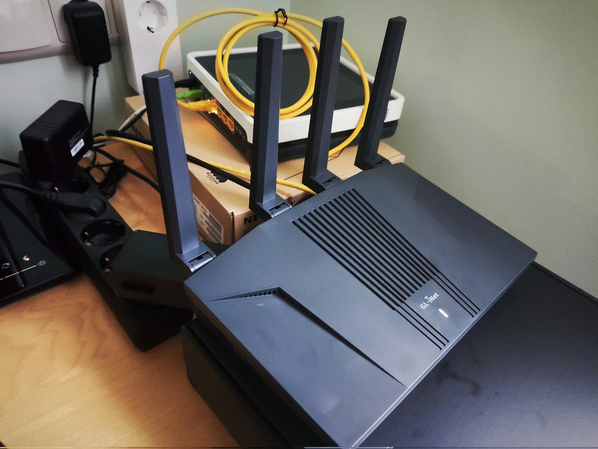 A partir del 2026, este router me ayudará con mi seguridad y privacidad.
Actualmente con Movistar, pero con vistas a probar con otros operadores.

¿Te gustaría saber cómo se hace? ¿Te gustaría dejar de depender del router de tu compañía?

Házmelo saber comentando y dándole apoyo