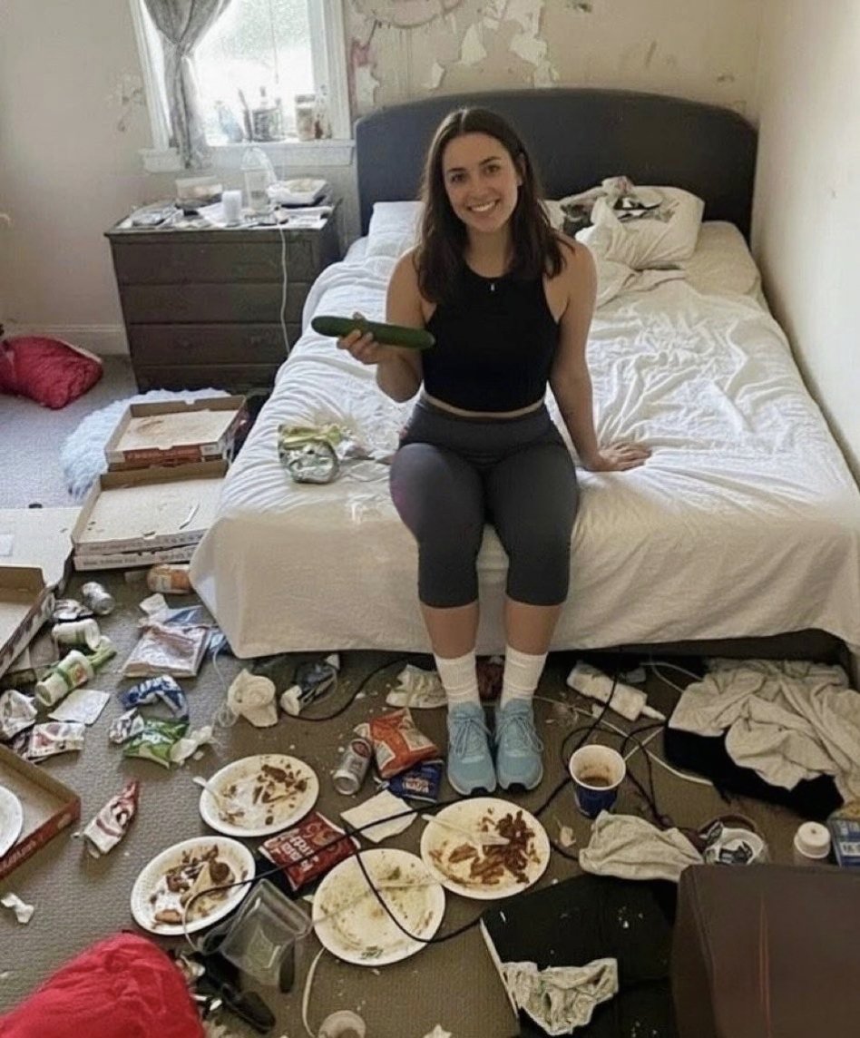 Jesii_ca_M's tweet image. Can you marry someone whose room looks like this?