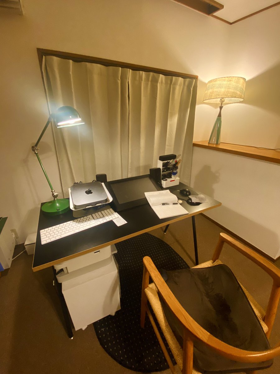 今年買って良かったものはヴィンテージのテーブルランプです。でかい物を買うと部屋の雰囲気が変わって嬉しい。