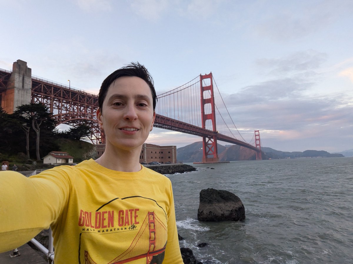 ralucam's tweet photo. One more bridge sunset run to end the year and an incredible first year at @SierraPlatform!  I’m grateful for all the amazing people I’ve met and the exciting problems we get to work on 🚀.

Happy New Year, everyone! Wish you an amazing 2026! ❤️ https://t.co/R08Ej96vFH
