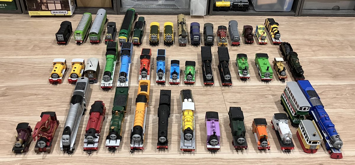 #今年作った模型晒そうぜ
OOゲージ編(抜粋)
・パイロット版でもフィーチャーされたロアー・ティッドマス駅
・スピンオフから登場したタイプのキャタピラクレーン
・S8没イントロ再現
・デニスとウィフを拵えたことでS1-12の標準軌のなかまをコンプリート