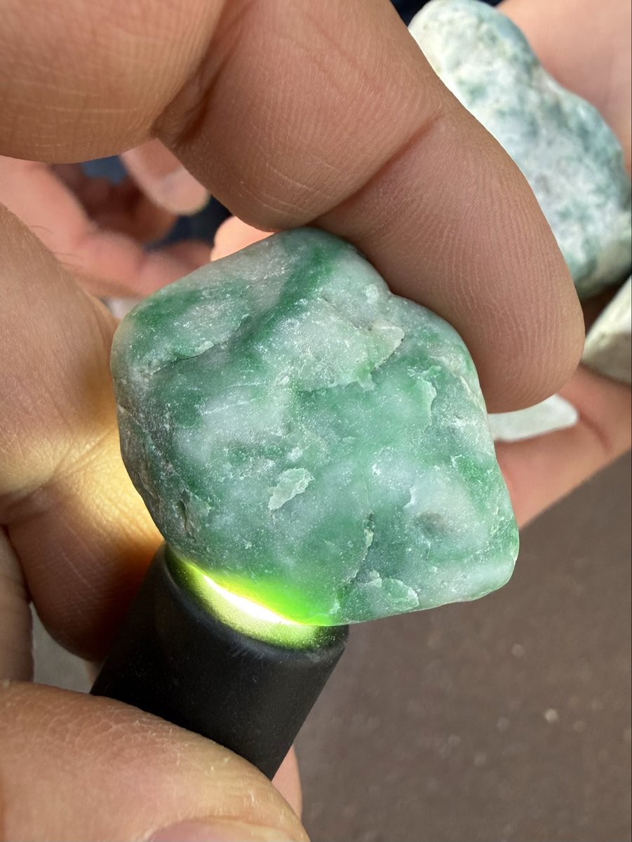 パワーちょちょぎれてる翡翠さん 楽天市場】翡翠 ヒスイ さざれ Type.2 100g | 細石 浄化