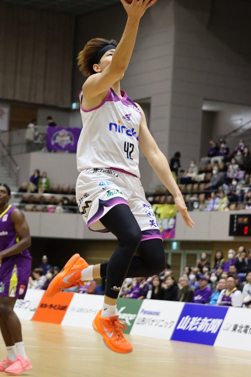 23__st's tweet photo. コート上でアツく楽しそうにプレーする姿を見れることってやっぱり幸せだな〜〜！と思えた2025年になりました🙂‍↕️

本当にお世話になった皆様、仲良くしてくださった皆様ありがとうございました😭✨

来年も何卒よろしくお願い致します🙏🏻♡ https://t.co/KDYU0RKtpR