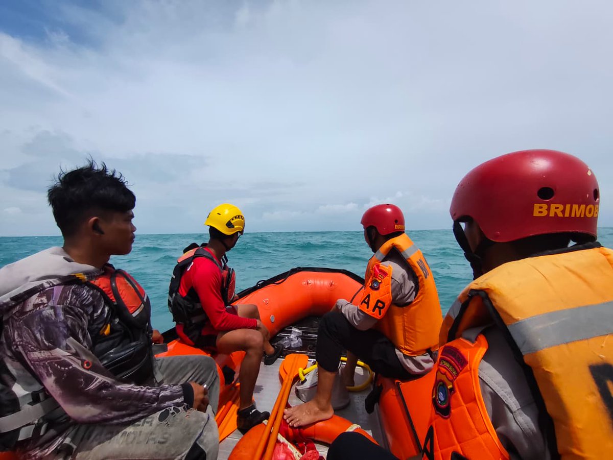 intrikdotid's tweet image. Jelang Pergantian Tahun, Satu Pemancing Hilang di Perairan Batu Belubang

intrik.id/jelang-pergant…

#cuacaburuk #Mancing #pemancing