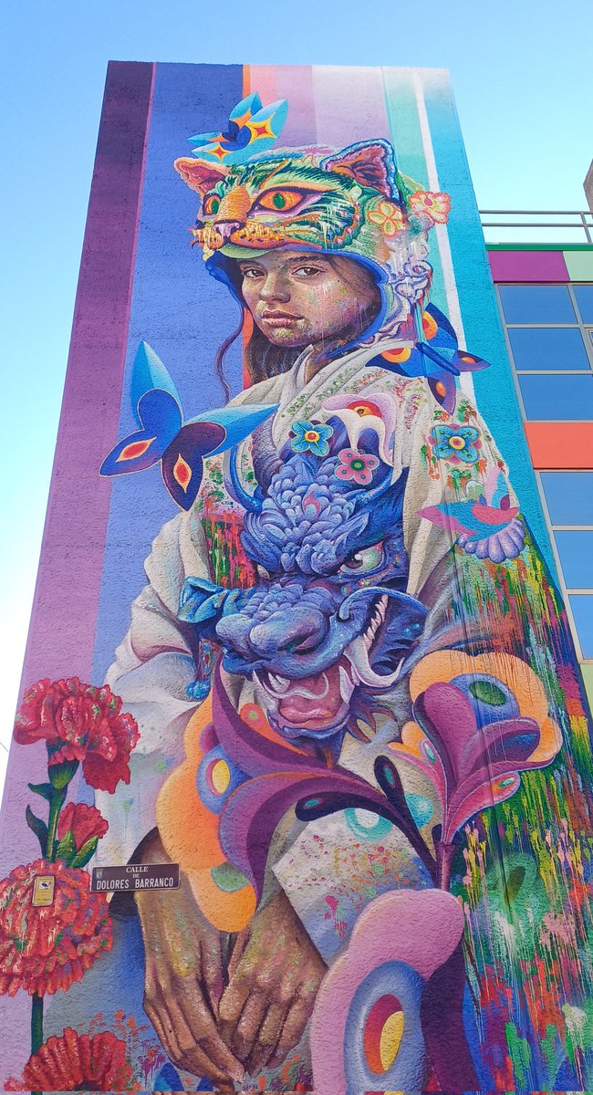 ConoceOtroMad's tweet image. En Usera la turisficación china es ya una realidad. En la plaza del Hidrógeno tenemos los pilares del arco, que culmina la pavimentación desde el Metro y desde octubre el mural, Ecuánime, de Murfin: una figura de una joven ataviada con vestimenta tradicional china.