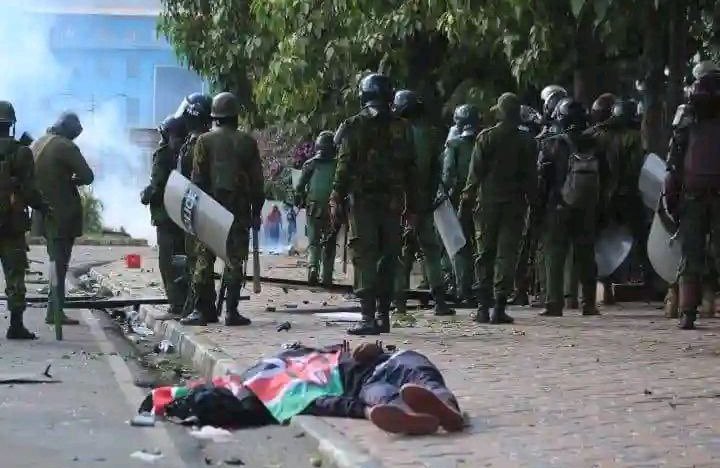 Streets are calling,
Today, he's extending his hand of lies to Western, Sirisia constituency.
The people of SIRISIA voted for him in 2022 wholeheartedly, but now that he has proofed he has no intention in upgrading the Sirisia -malakisi road as promised, they're saying TAWE!!