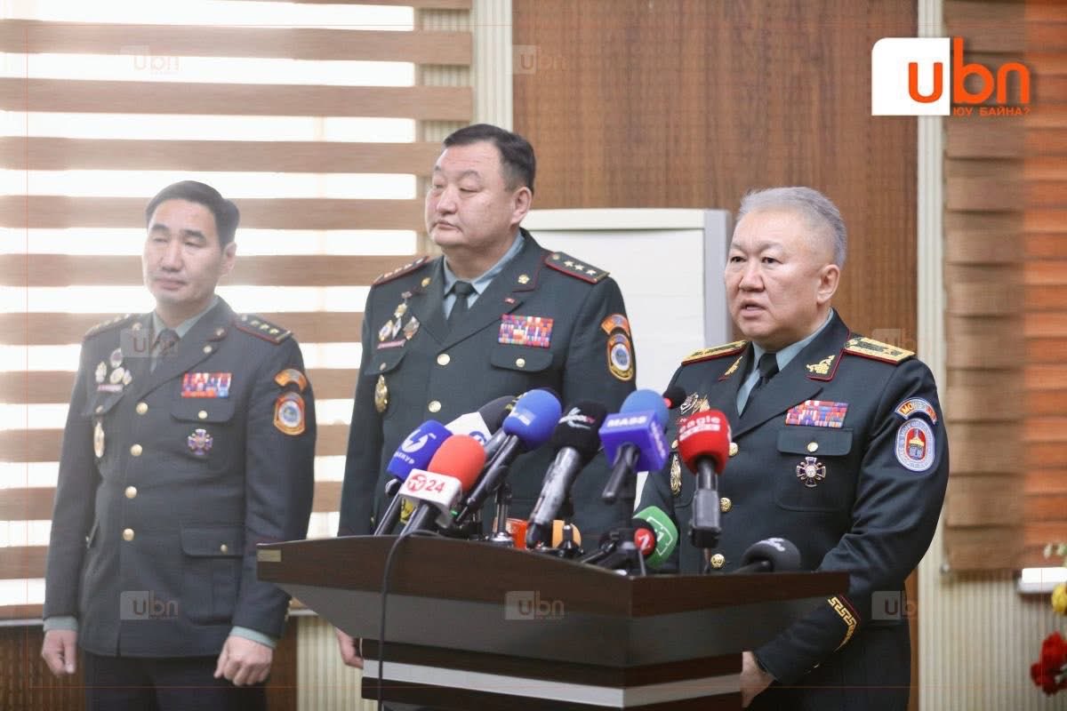 Цэрэг зодсон асуудалд хариуцлага алдсан гэж үзэн, Р.Чингис нарын 3 хүнийг үүрэгт ажлаас нь чөлөөллөө

ubn.mn/p/92941

Ажлын хэсгийн санал, дүгнэлтийн дагуу Дотоодын цэргийн штабын дарга Р.Чингис, Дотоодын цэргийн 05 дугаар ангийн захирагч Д.Манлайбаатар, мөн ангийн