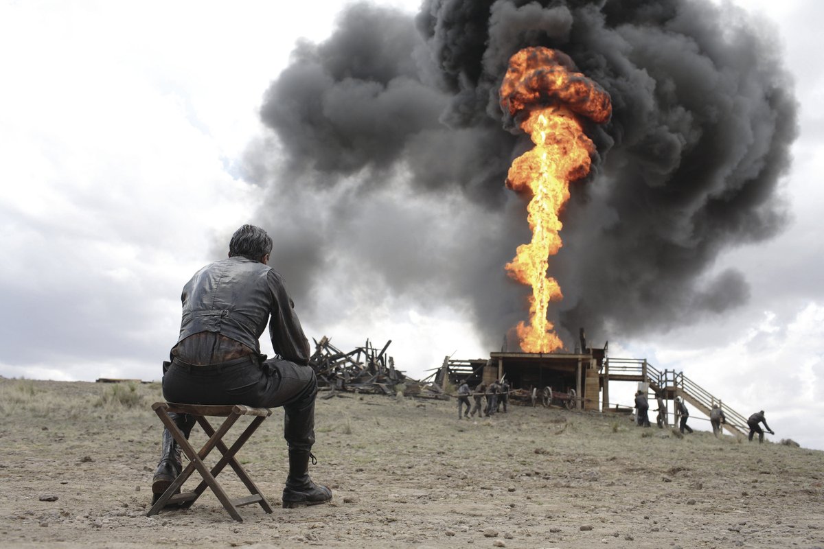ATRightMovies's tweet photo. THERE WILL BE BLOOD was released 18 years ago. Acclaimed as one of the greatest films this century and among Paul Thomas Anderson’s most popular, reading the making of story is like striking oil…

1/43 https://t.co/lU0JGfXC7s