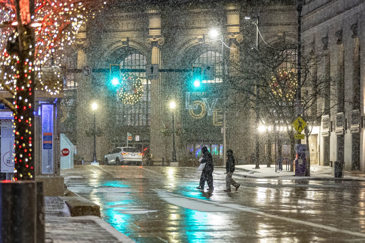 MVielhaber's tweet image. Some wandering around shots of downtown Cleveland on this last morning of 2025.