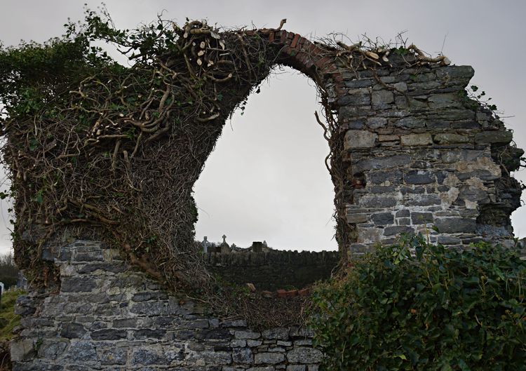 welovedonegal's tweet photo. Yesterday's #WhereInDonegal
from #WeLoveDonegal 💚💛
was the 14th c. old church (and graveyard which is still in use) at #Finner between #Bundoran and #Ballyshannon
#Donegal #churches #graveyards #cemeteries #history #WW1 & #WW2 graves
#Ireland . https://t.co/gIB1xTpKPh