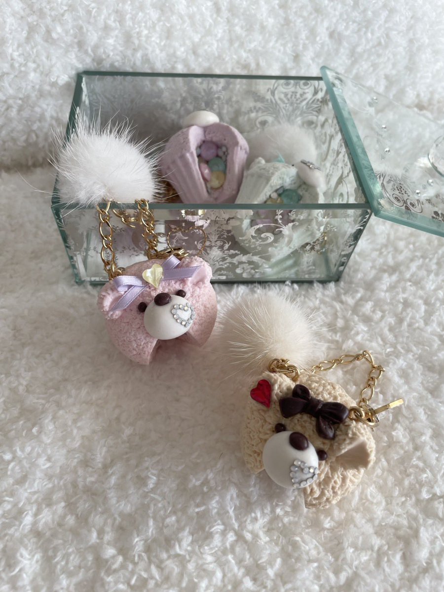 Kawaii__Stars's tweet photo. Kawaii☆Stars SHOP❣️
✨🎍新春大集合スペシャル🌅✨

1部〈1/1〜1/7〉
出展クリエイターさまご紹介します♡

Strawberry♡flowerさま

中からカラフルチョコレート🌈
cuteなくまカップケーキ🐻‍❄️💕から
ふわふわなファーにキラキラをいっぱい散りばめた💖

限定💎
ジュエリーシリーズが登場🧁✨

新しい年✨あなたをワクワクさせる♪ちょっぴり特別なご褒美はいかが？