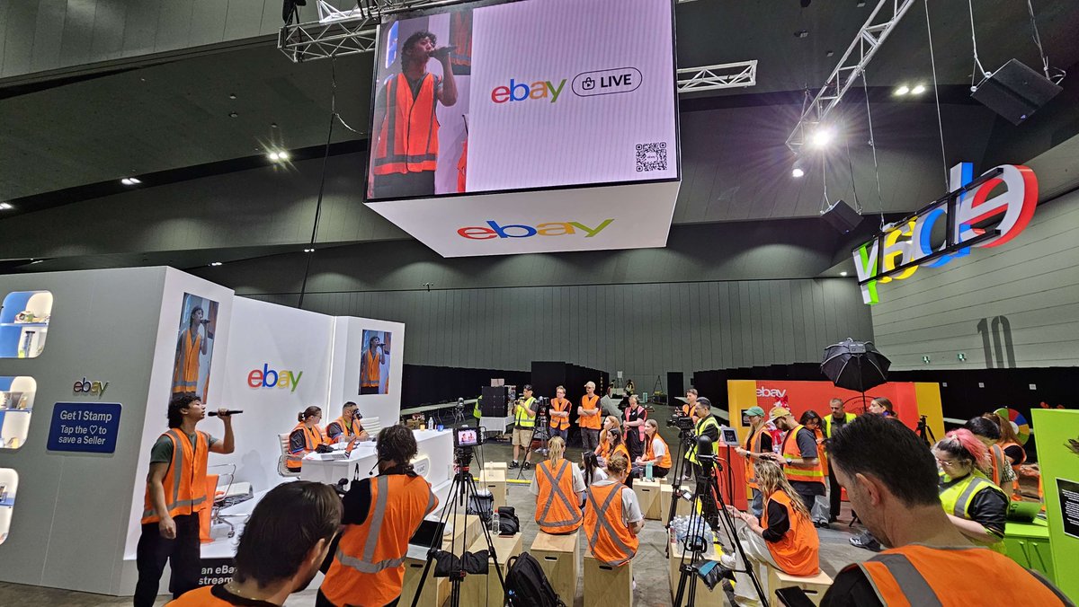 REKTgn's tweet photo. December Highlights - @eBay LIVE at @OzComicCon, @Rainbow6Game 10th Birthday Shoot, @R6esportsASIA APL Regional Finals Media at @FortressSydney,  @wizards_magic #SummerofMagic LIVE show in studio and #TheGauntlet Grand Final!😤 https://t.co/DPjzDLOtcN