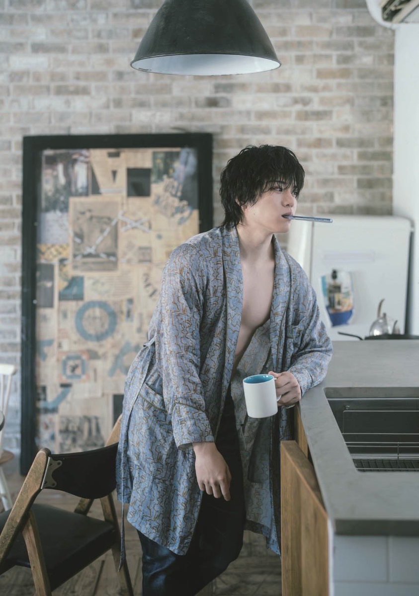 2025年。
辛い事も楽しい事もいっぱいあって、なんだか感慨深い年でした。

年始に決めてた抱負は完全に忘れてしまったので、目標達成したかどうか分かりません。

まぁ写真集も出せたし、お仕事も順調だったし、素晴らしい年だったよね？

皆様、良いお年をお迎えください。