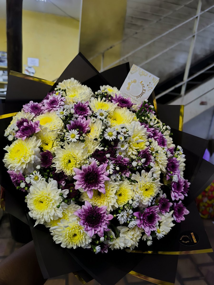 Lee Florist tweet media