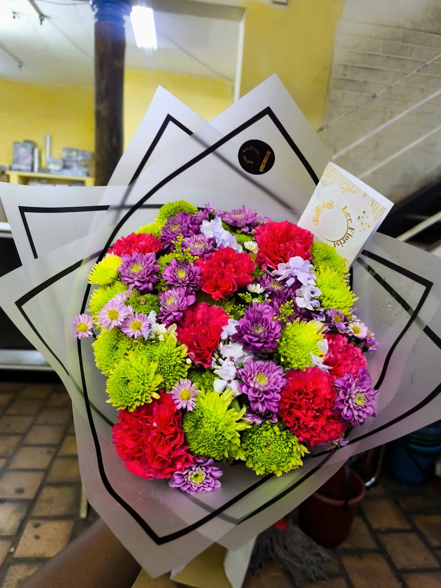 Lee Florist tweet media