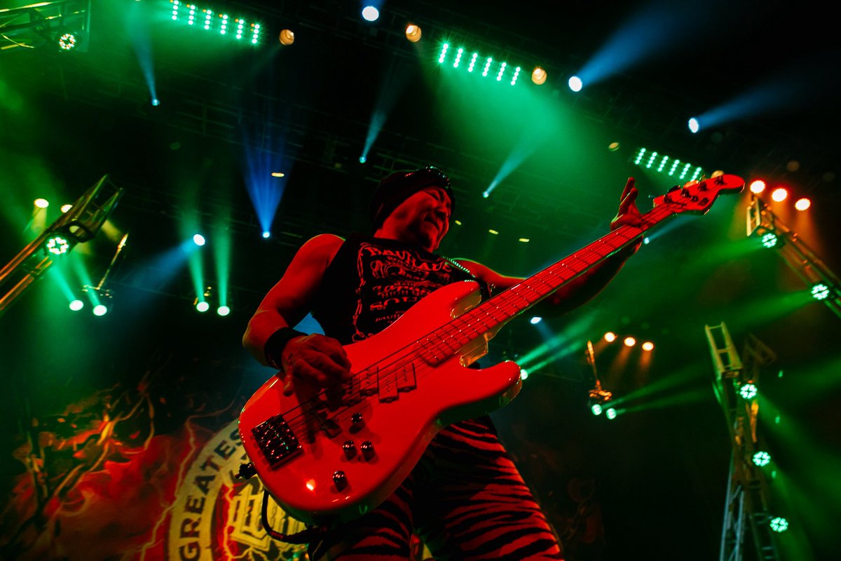 山下昌良を一年間応援いただきました皆さま、本当にありがとうございました。

来年もLOUDNESS、山下昌良をよろしくお願い致します。

良いお年をお迎えくださいませ。