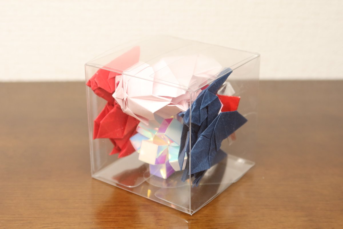 mst_o's tweet photo. 今年解除した実績
1.会社のパーティーで織り紙作品を展示する
未完成1作を含む11作品を展示した
2.会社のパーティーで織り紙作品を配布する
FROSTを過去の量産作品とともに全社員と会場スタッフの皆様に配布した https://t.co/LWkNoKIJS6
