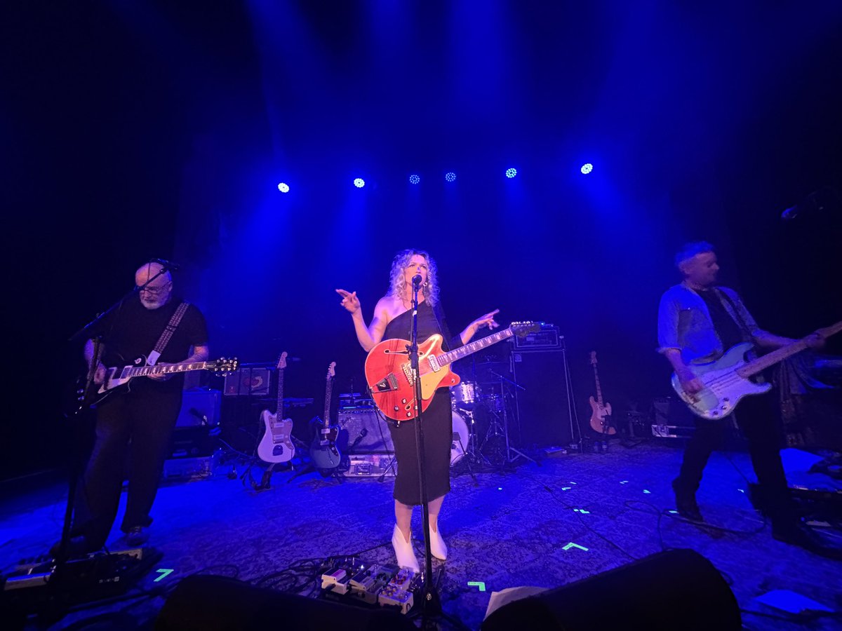 InLoveWithAView's tweet photo. 1st up tonight , Julia Deans , (the Queen of NZ RawkNGrohl) and Fur Patrol 🤘
#LifeIsLive https://t.co/fSjrg59TLw