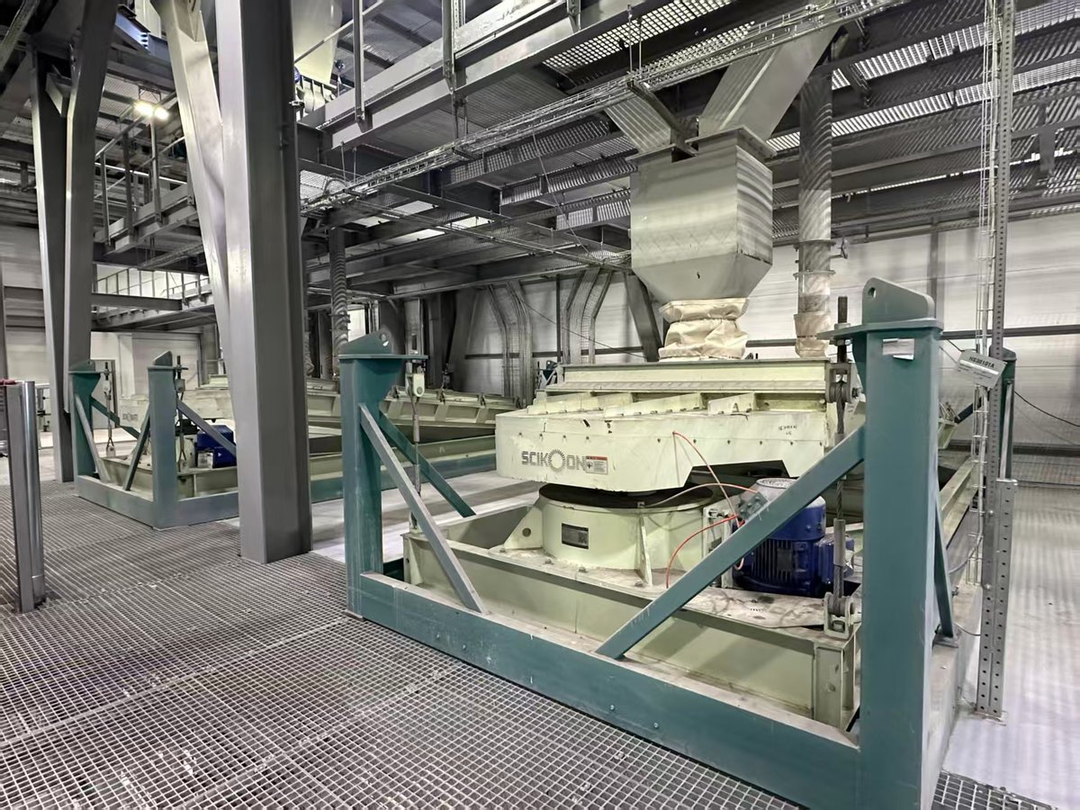 scikoon27198's tweet photo. Scikoon core equipment facilitates the successful commissioning of EXOIL Group's 2700 TPD soybean prep plant in Russia! From supply to on-site service, we ensure smooth startups. 🏭

👉 Partner with us: https://t.co/FkNz3JBFJg
#soybean #oilseed #processingplant #scikoon https://t.co/0VJIKYOHHN