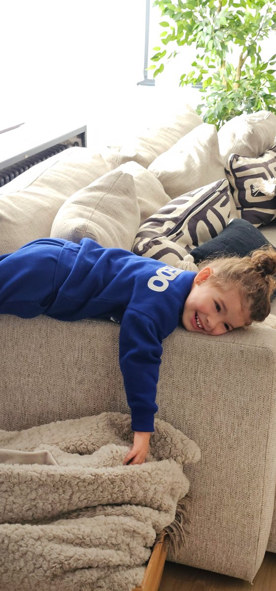 ROtiendaoficial's tweet photo. 🔵El azul es nuestro color desde peques🔵
Chándal algodón con bordado.
En tiendas y https://t.co/FABWRNdhBm
#realoviedo #chandal #niños #orgullovalorygarra #almainvencible #tiendaoficial https://t.co/M5hQWJ6Tfs