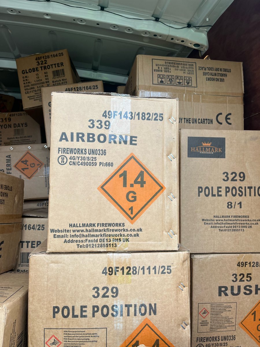 DVSAEnforcement's tweet image. 💥Seeing the New Year in with a BANG💥

Popular post from this year:
LGV loaded with fireworks weighing 5️⃣.5️⃣tonnes

✅Police checked insurance only to find the vehicle had none
✅Vehicle seized &amp;amp; catherine-wheeled away on a low-loader

Another crackling #Overweight stop by #DVSA