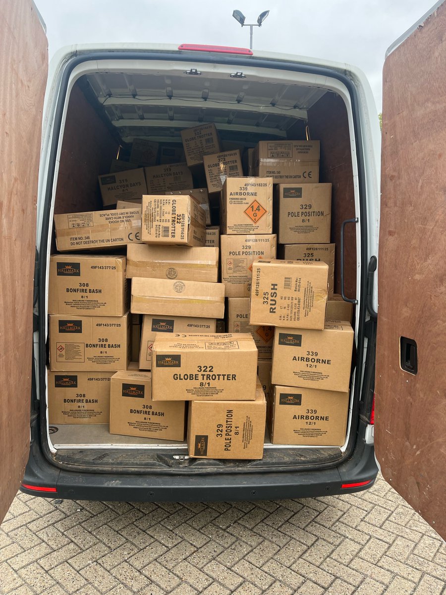 DVSAEnforcement's tweet image. 💥Seeing the New Year in with a BANG💥

Popular post from this year:
LGV loaded with fireworks weighing 5️⃣.5️⃣tonnes

✅Police checked insurance only to find the vehicle had none
✅Vehicle seized &amp;amp; catherine-wheeled away on a low-loader

Another crackling #Overweight stop by #DVSA