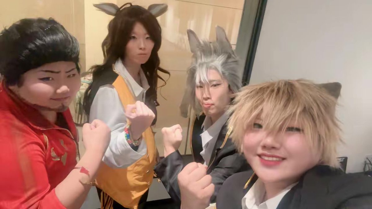 ⚠︎Cosplay

無事コス納めもおわったので！！
🦁🐆🐺そろった！！
先生もいたのでみんなで！！

🦁▶︎<a href="/7UqiUo92dAapWLL/">黔</a> 
🐆▶︎自分
🐺▶︎<a href="/assassintarget/">のきょのきょ</a> 
💪▶︎<a href="/Temari__1119/">手毬</a> 

 #ビギコス