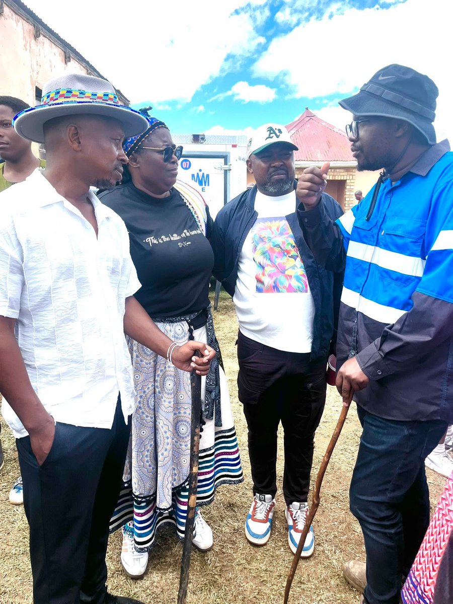mrlungisa's tweet image. Two days ago I joined Cde Zuko Godlimpi’s family as they welcomed back their son and children from their community from the mountain. I must admit I was impressed and happy to see on how Cde Zuko worked with the community and traditional leadership in managing the whole