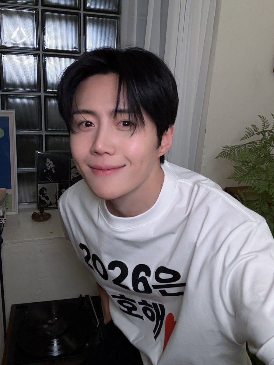 [🎁] #SEONHOpic

#2026은_선호해

선호하다 여러분❤️
2026년에도 선호하는 한 해 되세요🥰

#김선호 #KIMSEONHO