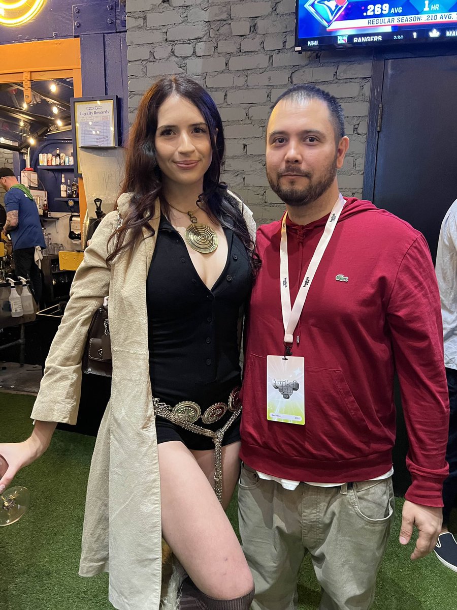 erik93203's tweet photo. I met Gillian for the first time through Deeder side of communities he has, it was wonderful meeting her.
Yayy
#TwitchCon2025

@gillianaprils https://t.co/cdjgp11SUB