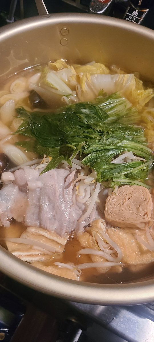 皆様、本年もありがとうございました。

本日はカウントダウンパーティとして営業いたします。
鍋パーティですのでお好きな鍋の具材をお持ちいただけると嬉しいです。また24:30までの営業となりますのでお気をつけください。

来年は1月4日より営業いたします。来年もまた宜しくお願いいたします！