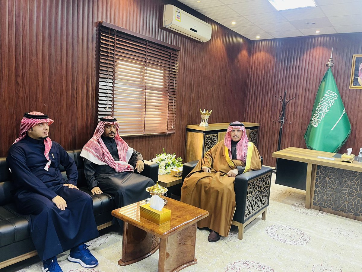 osrahskn's tweet photo. تشرف مدير #جمعية_سكن
 الأستاذ/ أحمد بن عتيق الحمدي، بزيارة محافظ #العيص الأستاذ/ نايف بن فيحان بن درويش،
لتقديم التهنئة بمناسبة تعيينه محافظا للعيص.
حضر اللقاء الأستاذ/ سامي بن بخيت الجهني
 مدير مركز التنمية الاجتماعية بالعيص. https://t.co/AkbKBO9Scq