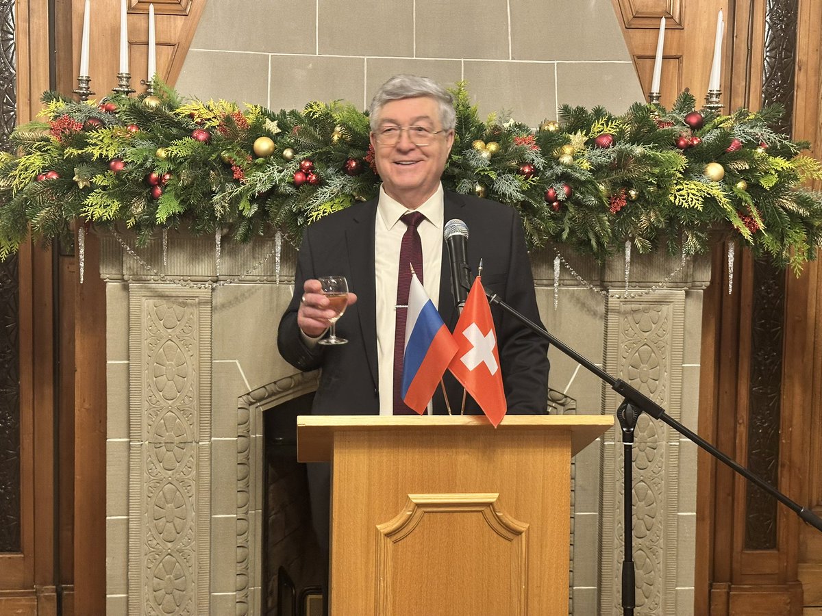 RusEmbSwiss's tweet image. Дорогие соотечественники,

🥂 Примите мои искренние и сердечные поздравления с наступающими праздниками - Новым годом и Рождеством Христовым!

Поздравление Посла России в Швейцарии Сергея Гармонина

🔗 switzerland.mid.ru/ru/press-centr…