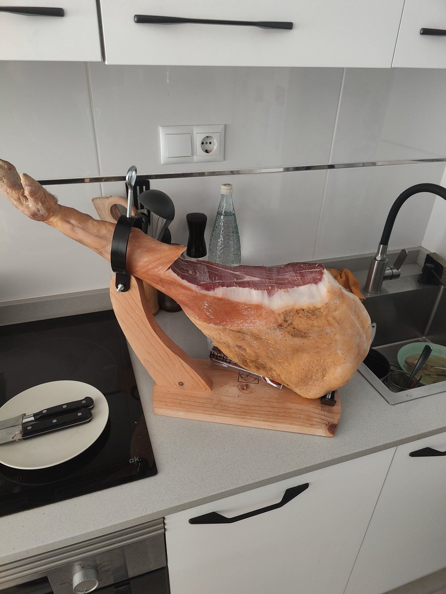 AntonioMinguez's tweet photo. @MaxiPortes Primer jamón que empiezo yo https://t.co/BstStd2ZbN