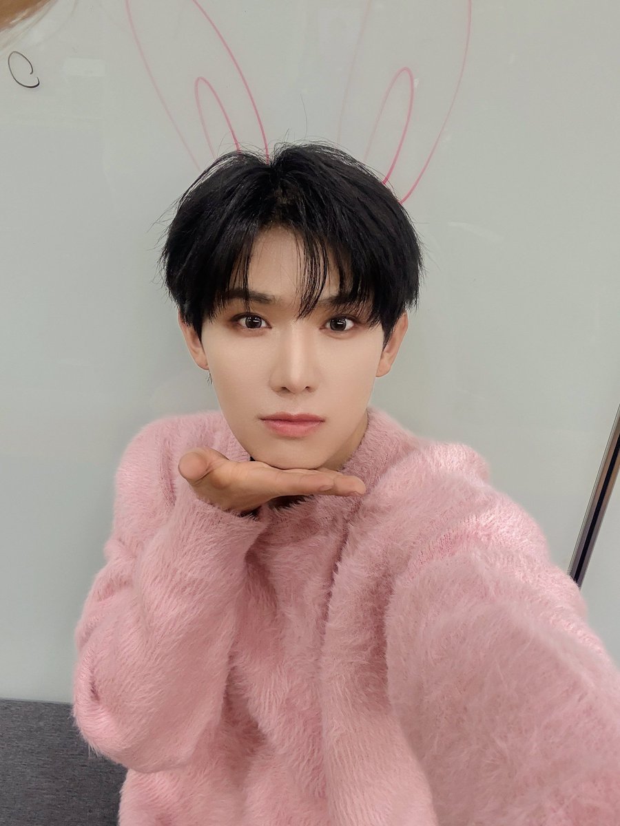 hongji_21's tweet image. yichen update on plus chat 💌