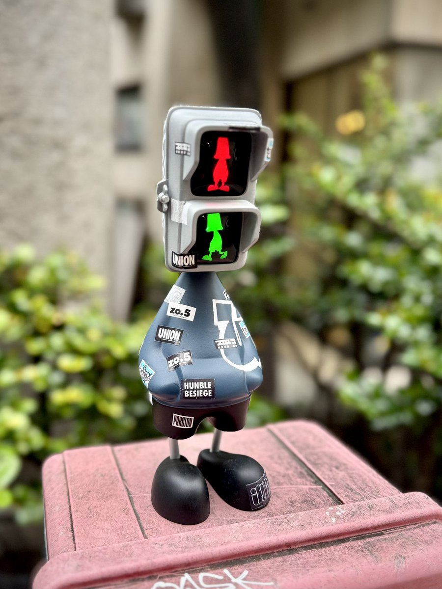 その他 FAKETOY FLICKER FLICKER」 歩行者信号機モチーフの奴です。 頭部にミニLED仕込んで