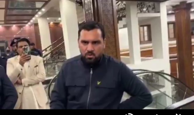 یہ تینوں وہ کُے تے کے بچے ہیں
جب لنگڑا شیطان پنکی پورنی کیساتھ عدت میں شدت کر رہا تھا تو یہ دھیان رکھتے تھے پھر زانی خان نے انکی حوصلہ افزائی کیلئے پختونخوا میں وزارتوں سے نواز دیا
#گٹر_کی_پیداوار_شفیع_جان