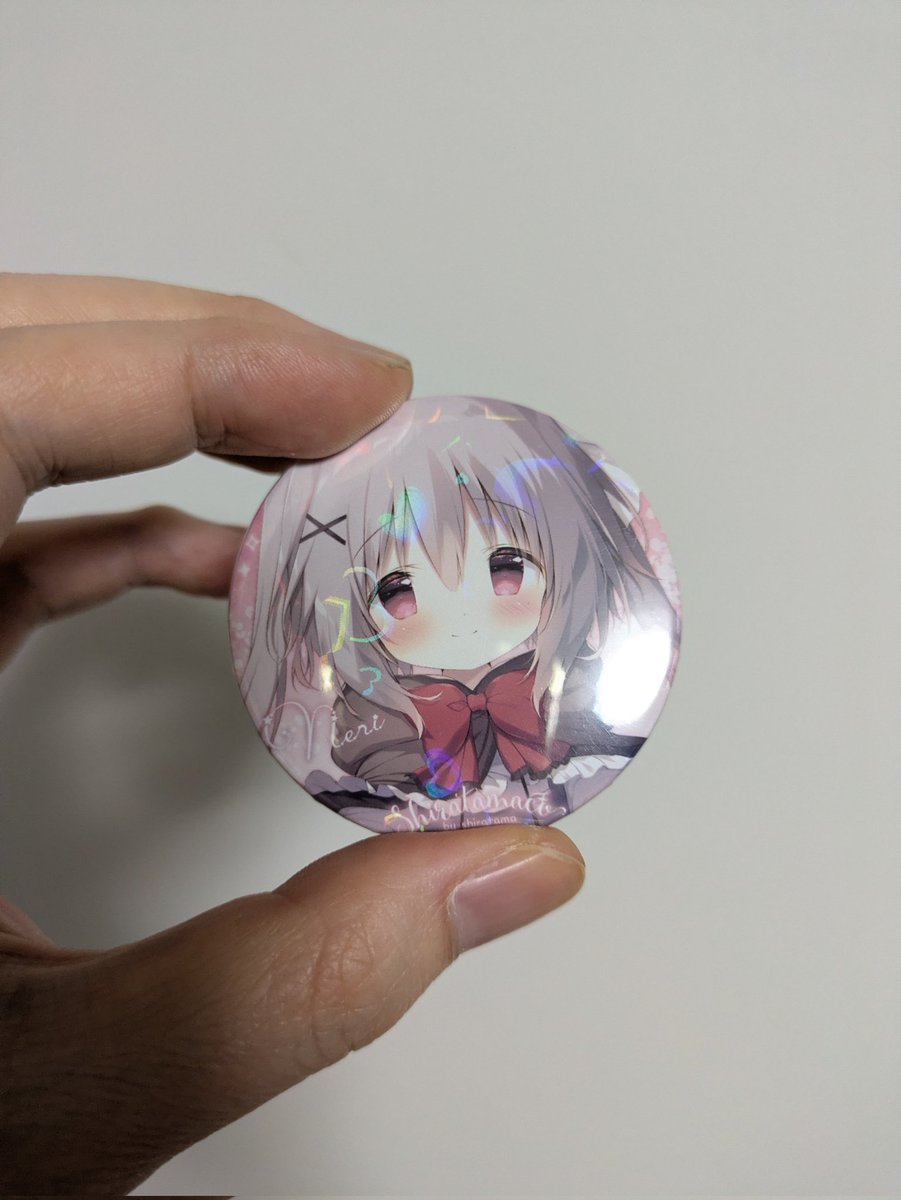新刊セットのねりちゃん缶バッジ、角度によってキラのハートのサイズが