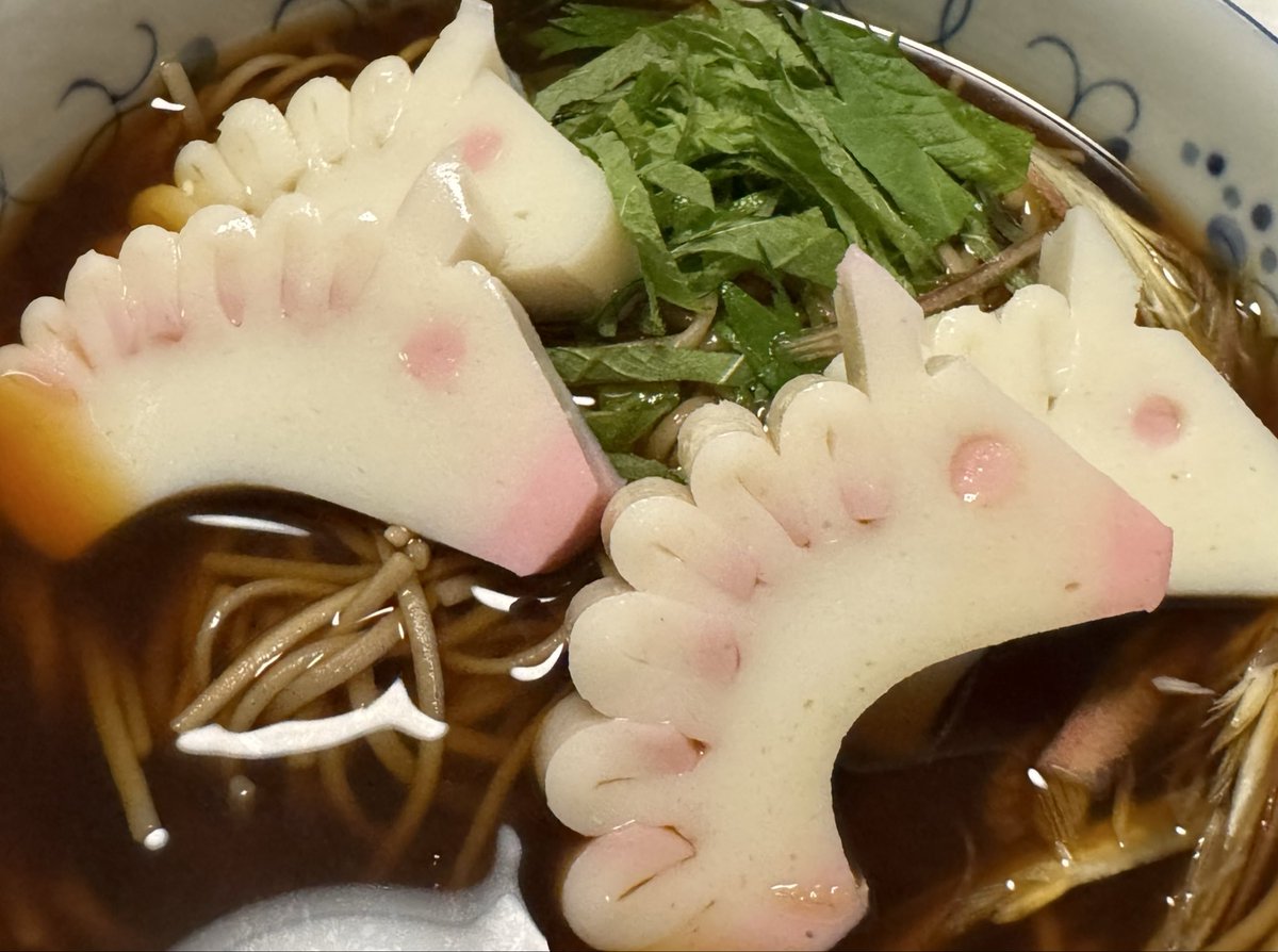 年越しそば〜😋

無事お馬さん出来ました🐴
紀章さんは年越しそば食べたかな〜

また来年〜！！❤️🥳