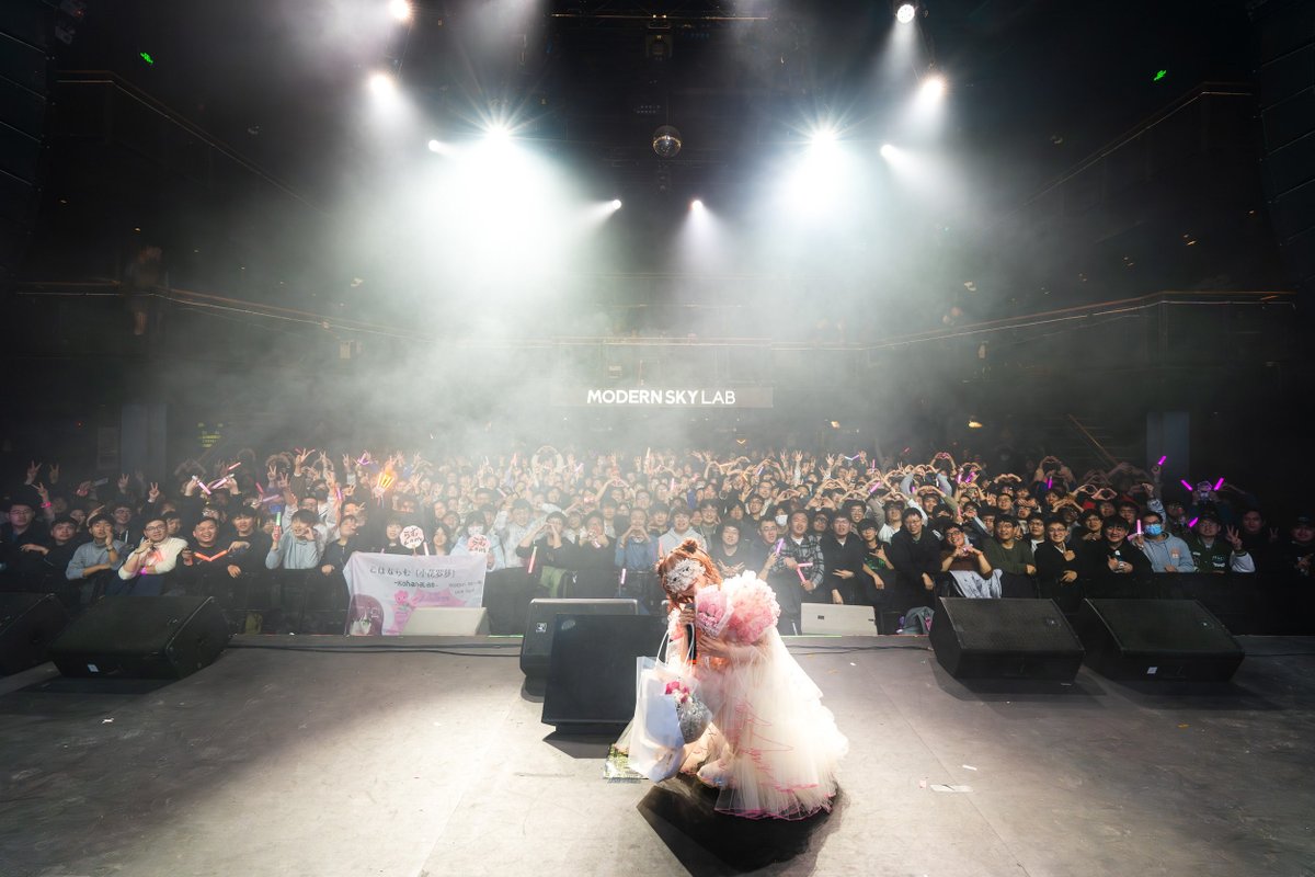 2025年もおかげさまで、とてもいい一年になりました！

今までで一番、ステージに立つ時間が長かった年✨
初のベストアルバムの発売も決まっていて、
もうすでに2026年が楽しみです!!

来年は今年以上に成長できる一年にしたいです。
本当にありがとうございました!!!
#こはならむ #こはならむTWY