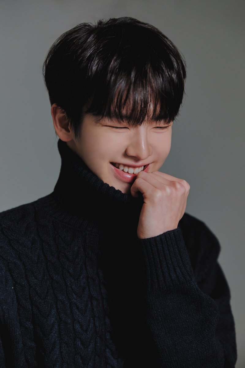 daeul_official's tweet image. [#이다을]
안녕하세요, 여러분!
올 한 해도 함께해 주시며 마음 써주셔서 감사드립니다.
덕분에 이번 연도도 힘내서 잘 마무리할 수 있었어요.
내년에는 더욱 자주 찾아뵐 수 있도록 하겠습니다.
따뜻한 연말, 연초 보내시고 좋은 소식으로 인사드리겠습니다!

#이다을 #LEEDAEUL #POLARIX