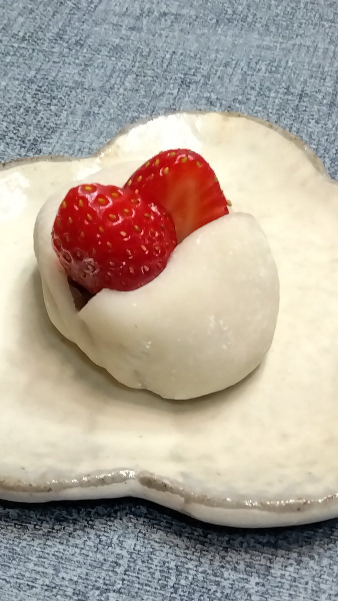 Japanese sweets! Strawberry Daifuku 😋