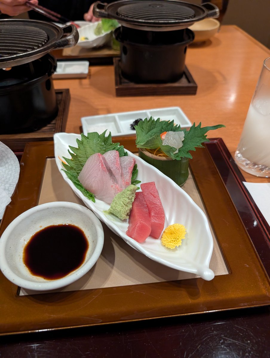 aoci21's tweet photo. すっごく美味しそうな刺身
久しぶりに食べる〜😋 https://t.co/Hp6AkwFqJl