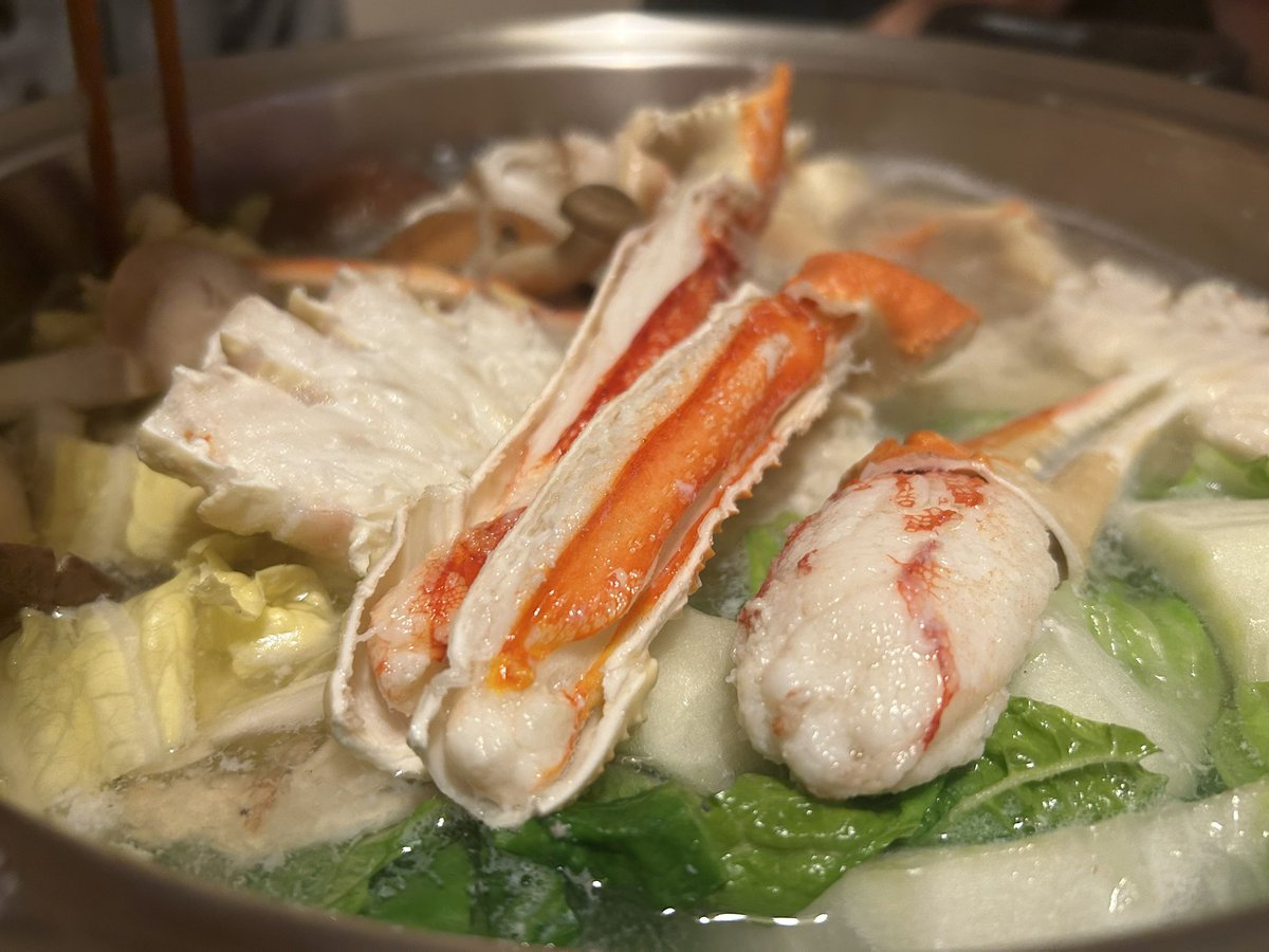 _yuuki_mt's tweet photo. 年末恒例のカニ鍋🦀
いとこたちがみんなで祖父母宅に集まってカニとお寿司をいただきます https://t.co/6Os7lisApw